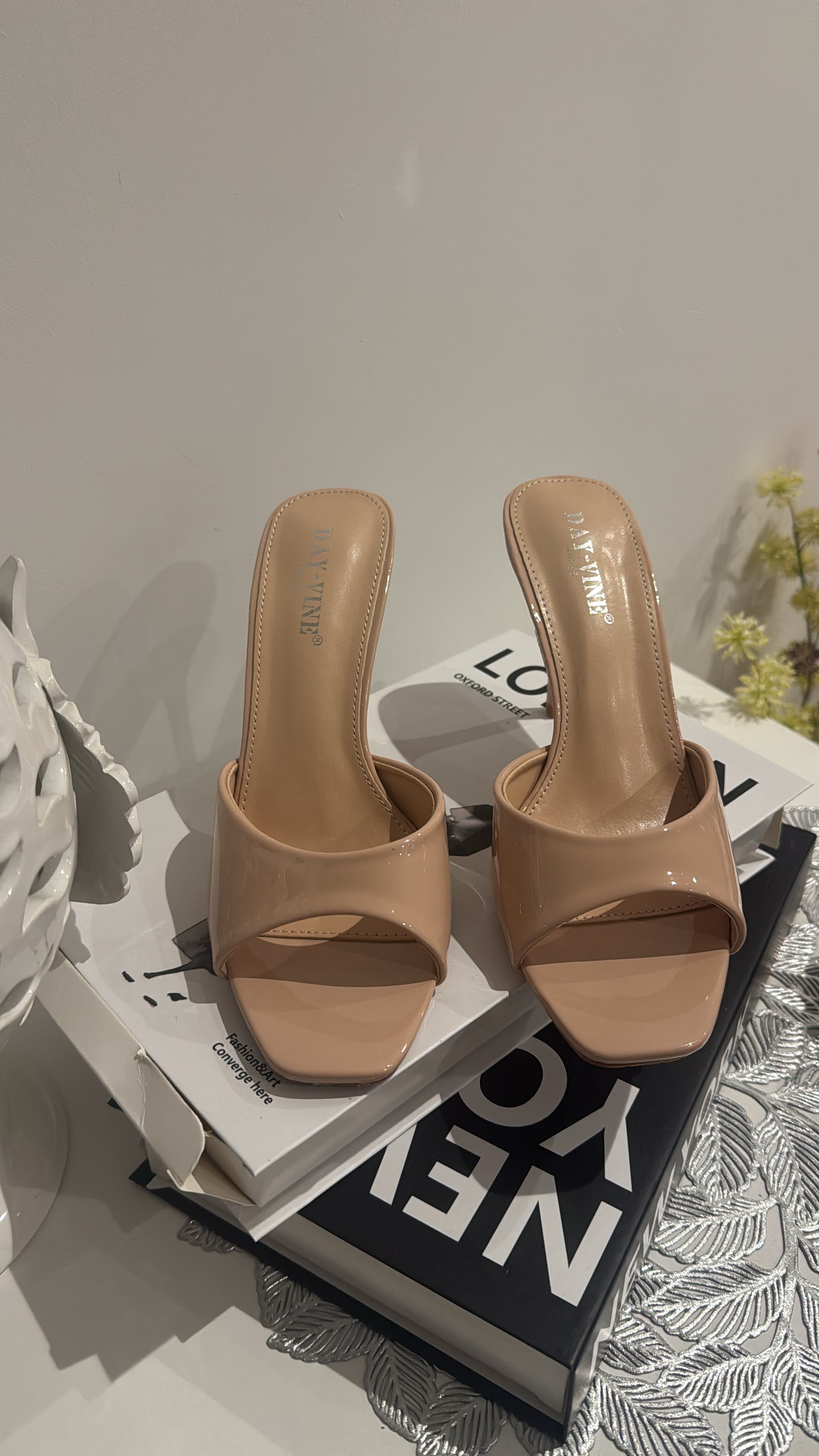 Sabot Nude