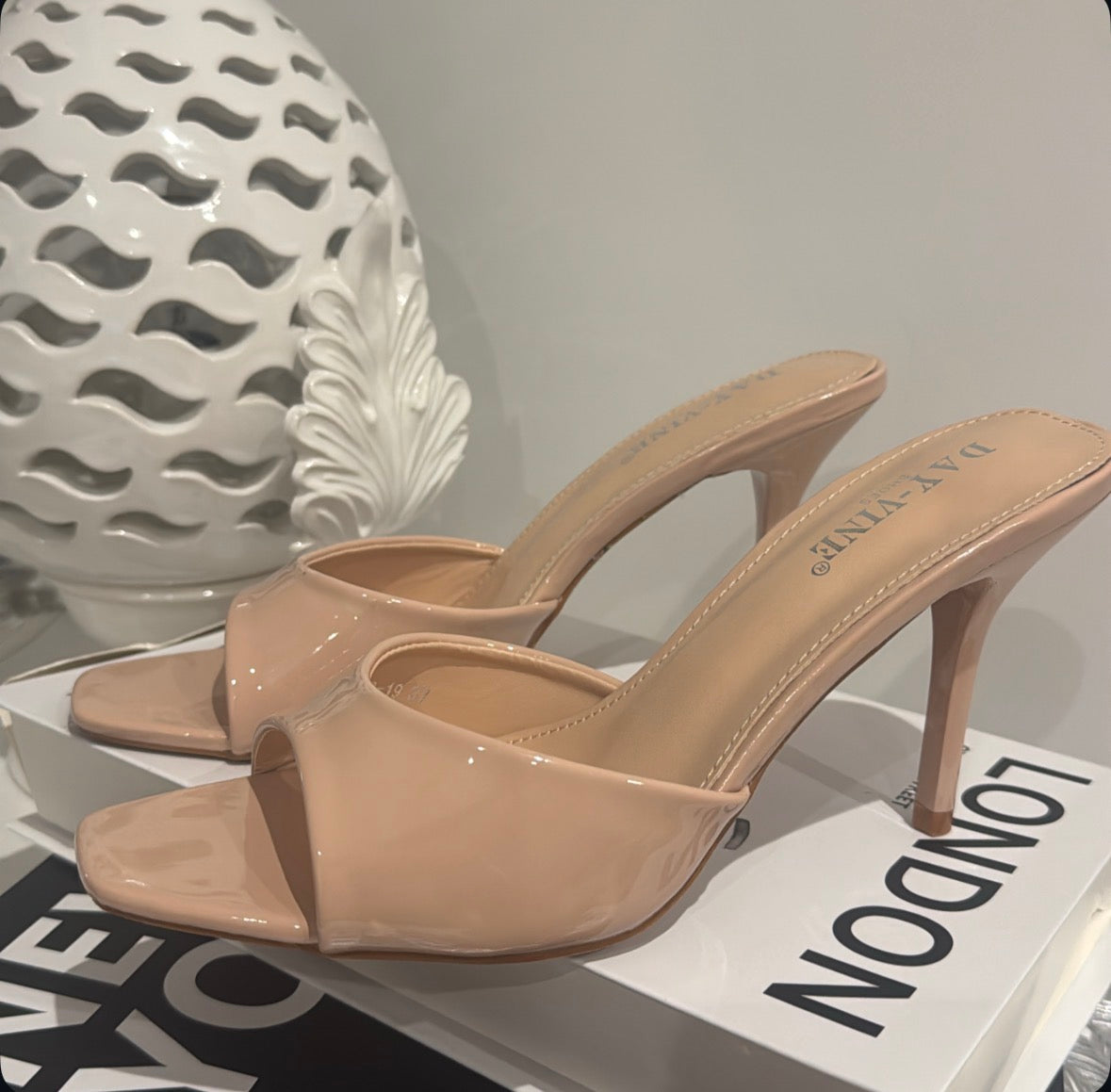 Sabot Nude