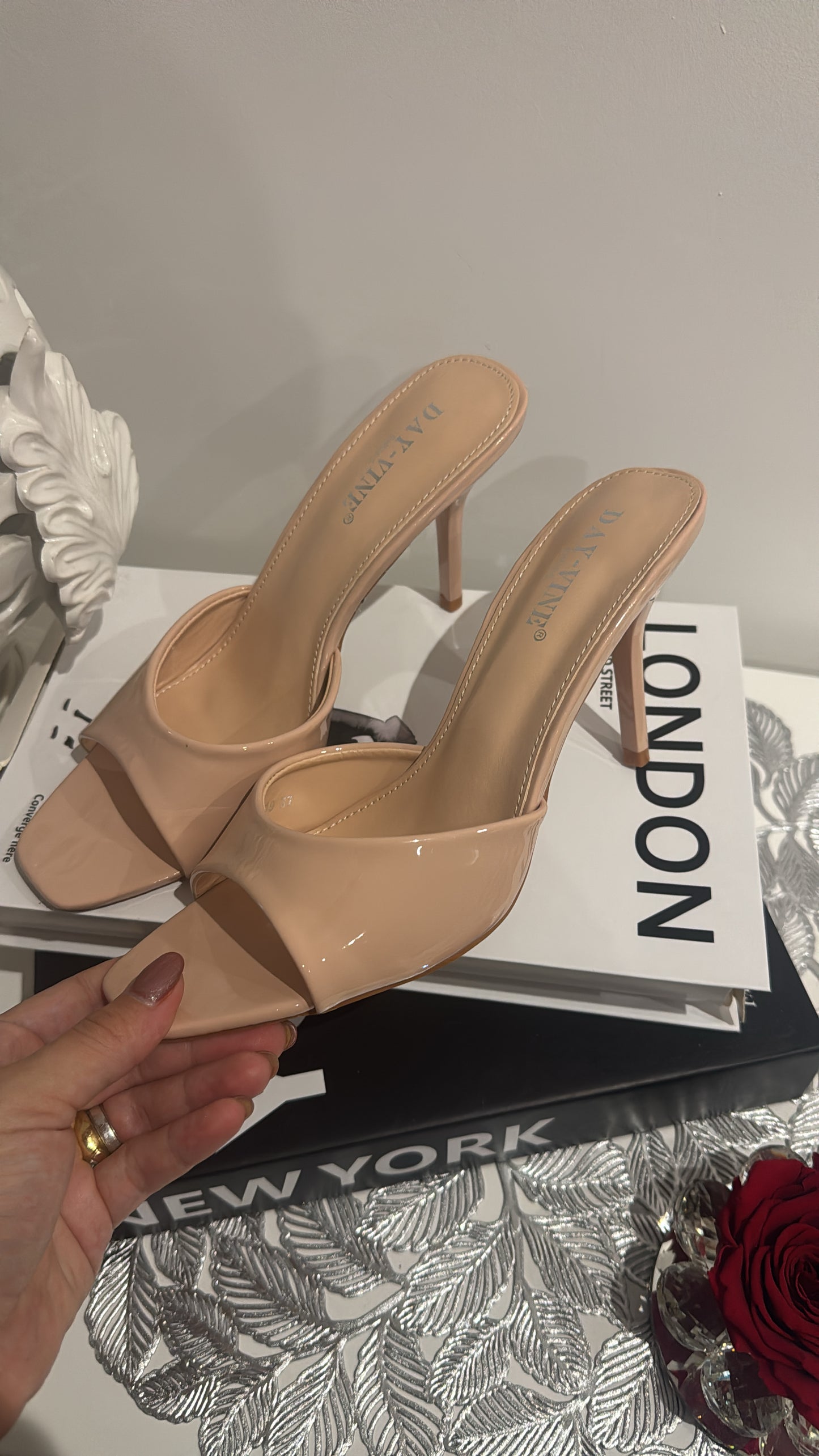 Sabot Nude